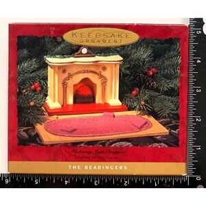1993 HALLMARK LIGHTED TABLETOP DISPLAY QPR974-9 BEARINGERS OF VICTORIA